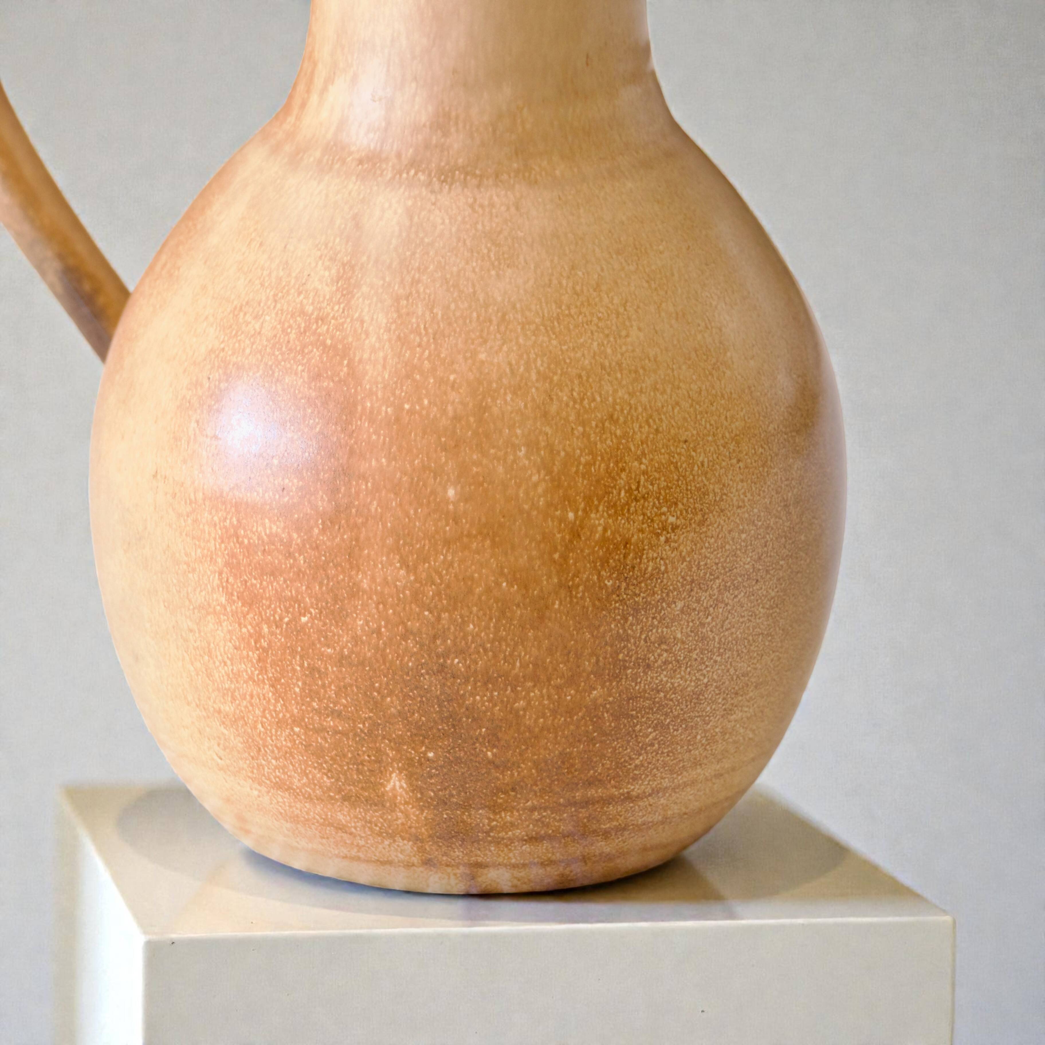 Grande carafe artisanale en grès mat