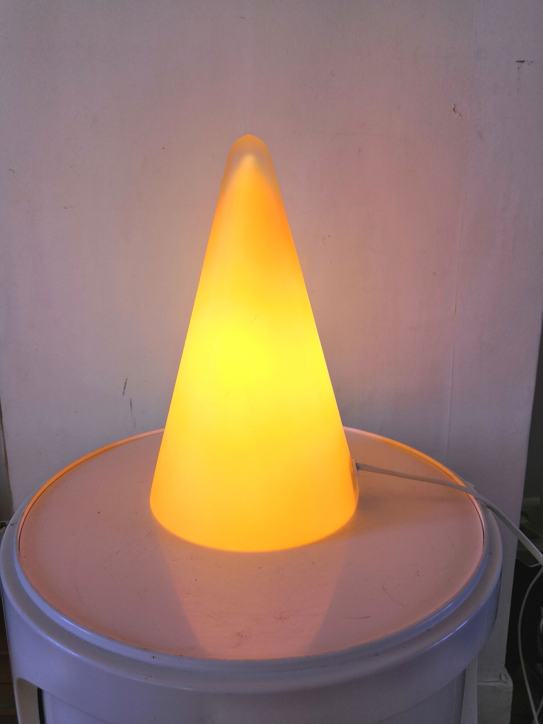 Teepee cone lamp design 70s - 80s