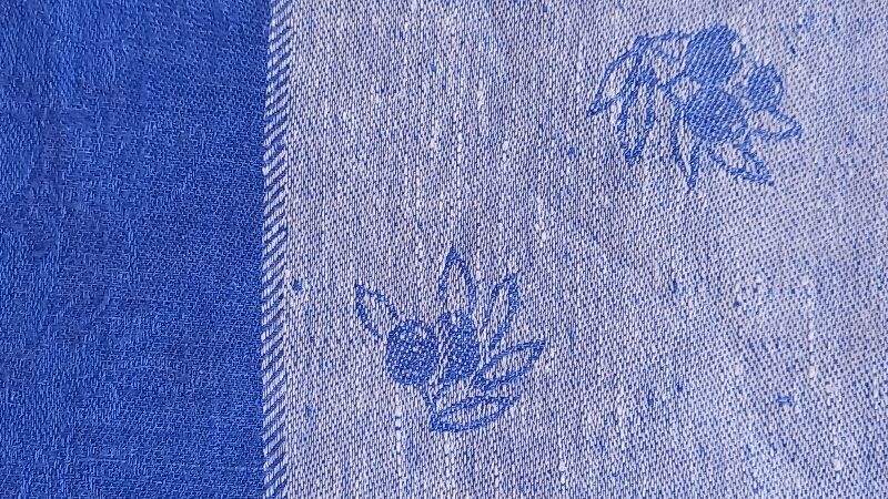 Nappe damassée en lin blanc-bleu