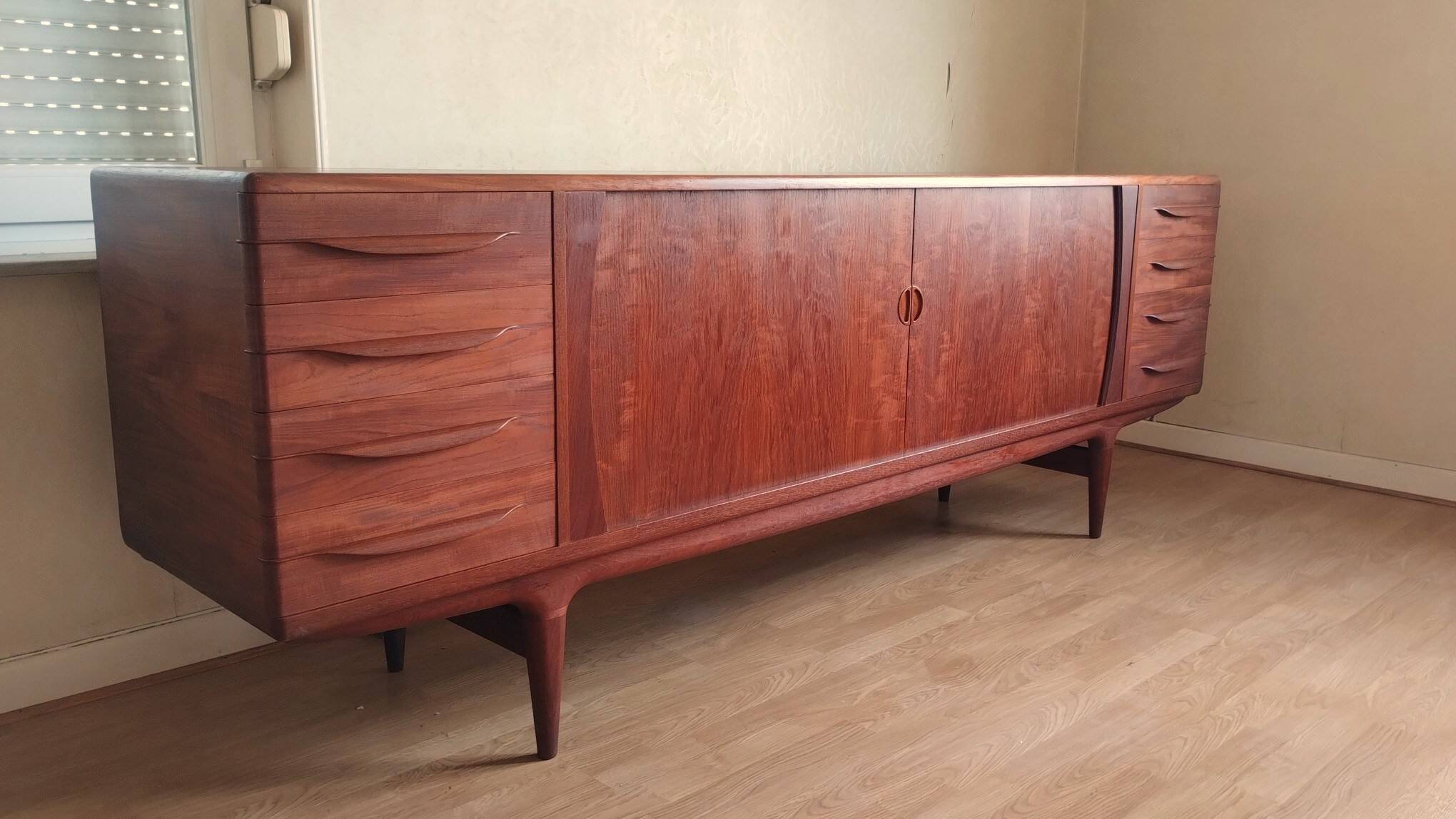 Enfilade U15 by Johannes Andersen