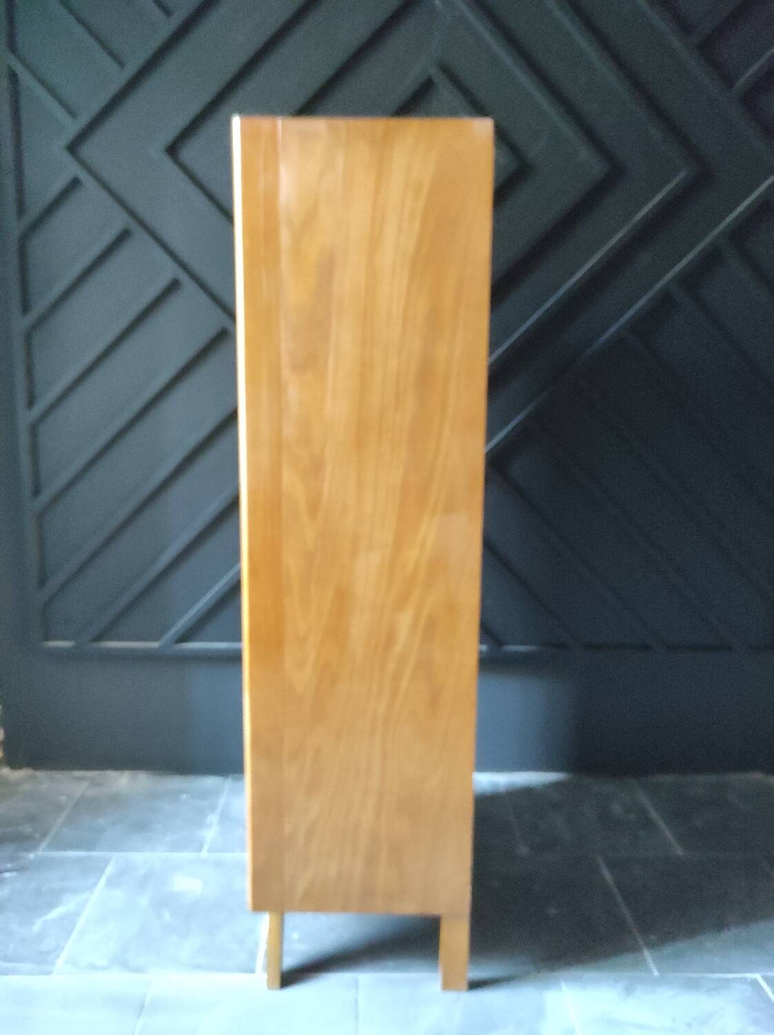 Small wardrobe with compass feet