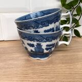 2 fine porcelain cups