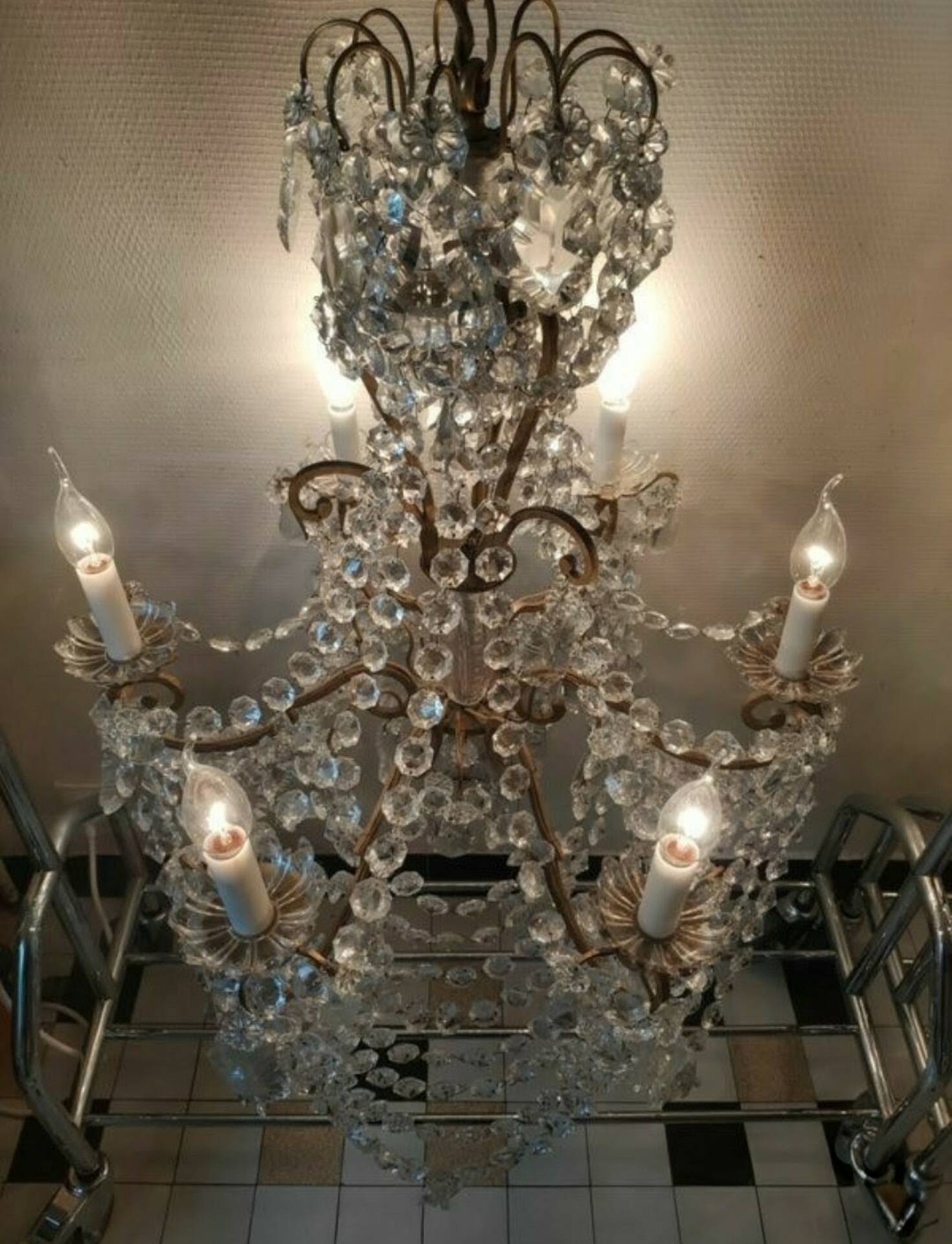 A pair of imposing, antique chandeliers with pendants.