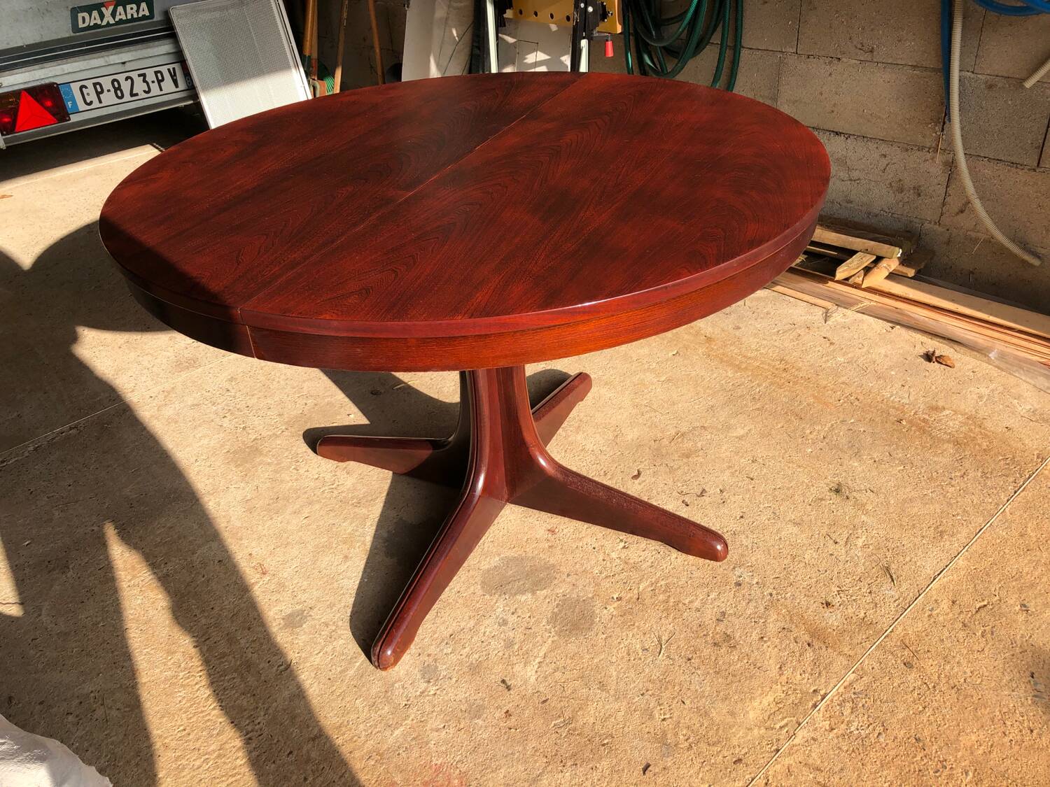 Baumann extendable round dining table and 4 gondola chairs