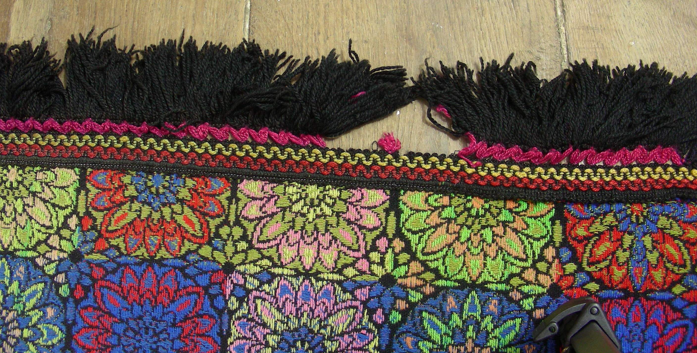 Carpet old kilim in the 1970s lotus flowers 235 x 200 cm