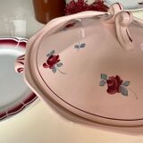 Saint Amand soup tureen, Pompadour model
