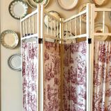 4-leaf screen in white wood and burgundy toile de Jouy