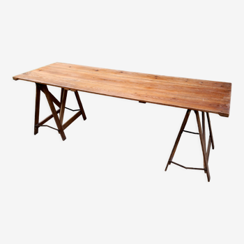 Guinguette table on natural wood trestles