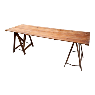 Guinguette table on natural wood trestles