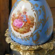 Lampadaire bronze et porcelaine bleue début XXème