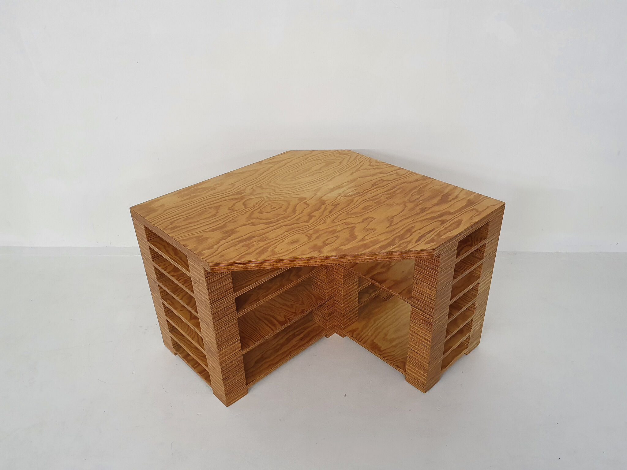 Bureau en contreplaqué de design néerlandais exceptionnel