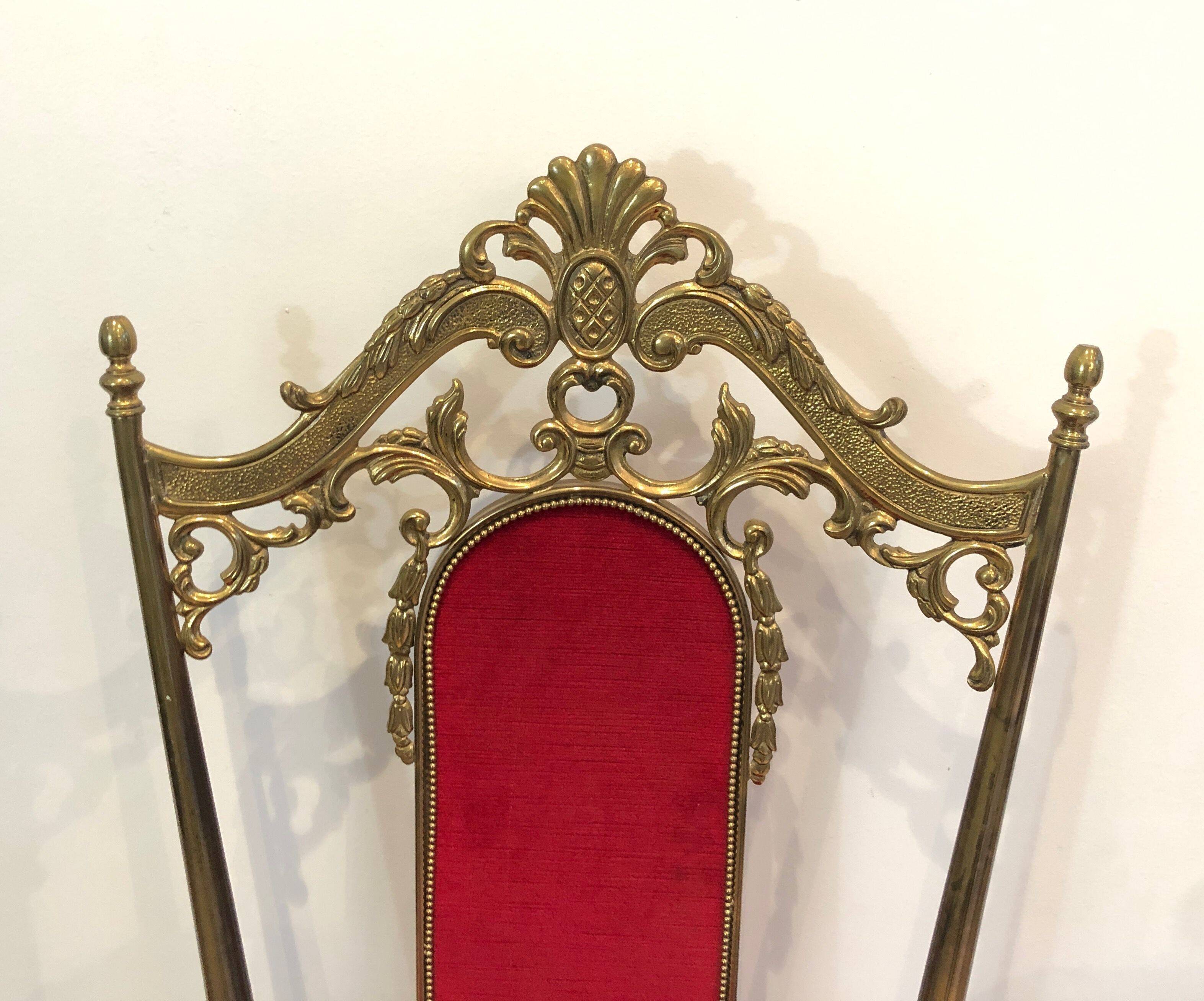 Suite de 4 chaises en laiton et velours rouge
