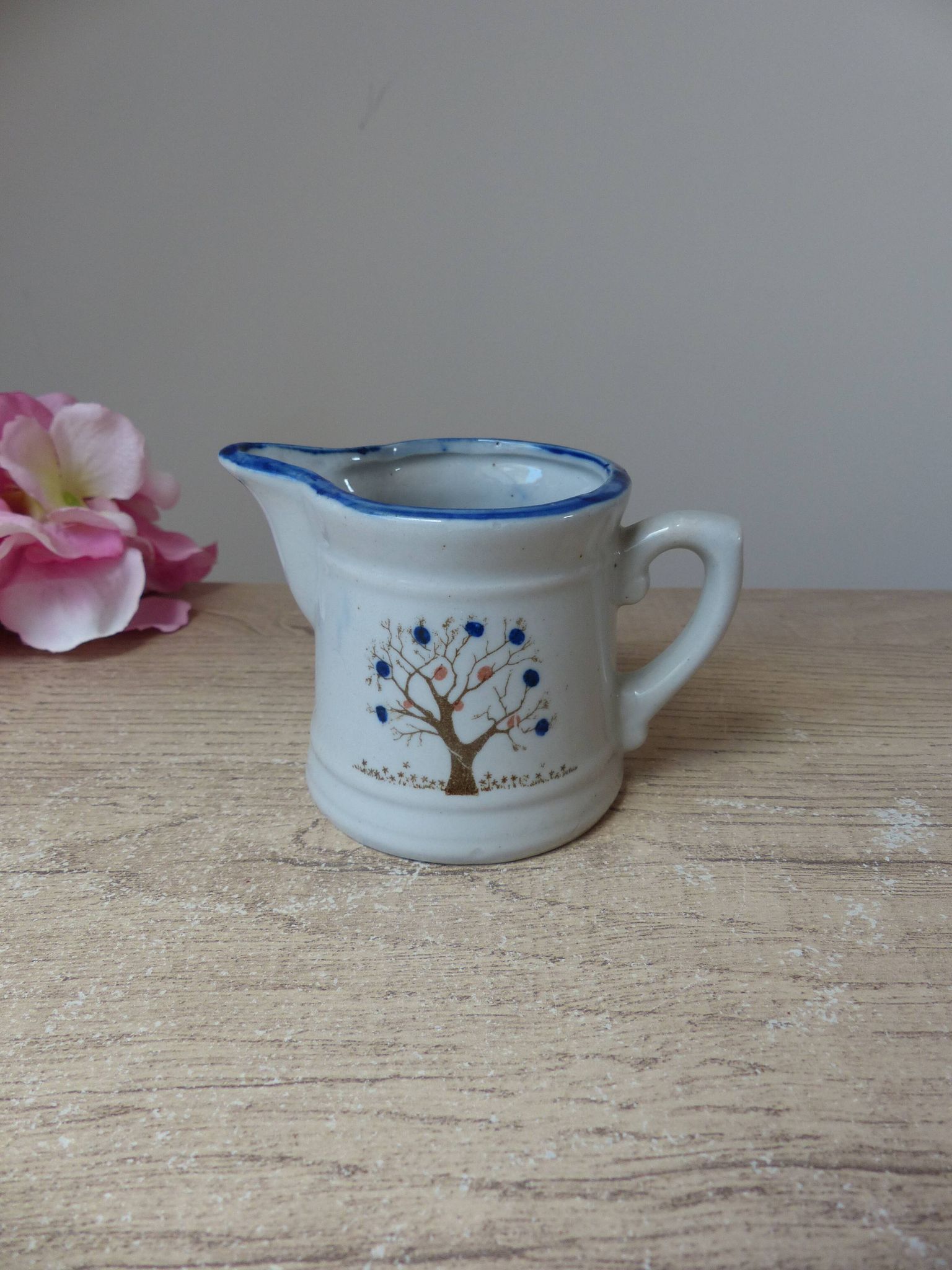 Vintage coffee service from Taiwan, 6 pieces, 1 coffee pot, 4 cups, 1 milk jug, tree of life pattern.