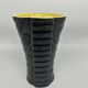 Vase des années 50 noir et jaune