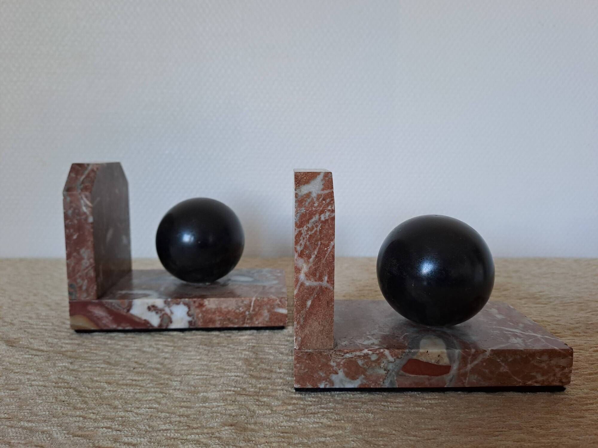 Pair of red marble bookends with black stone spheres – Art Style