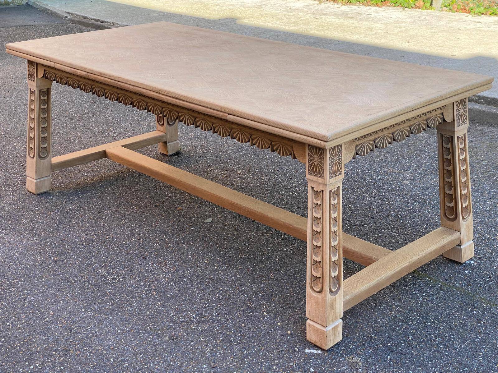 Renovated 19th-century Breton farmhouse dining table, extendable, in oak, 200-290 cm.
