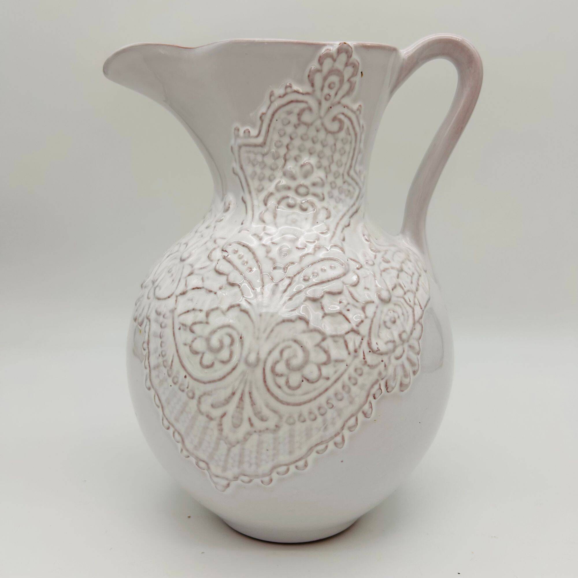 French farmhouse jug with a vintage look.