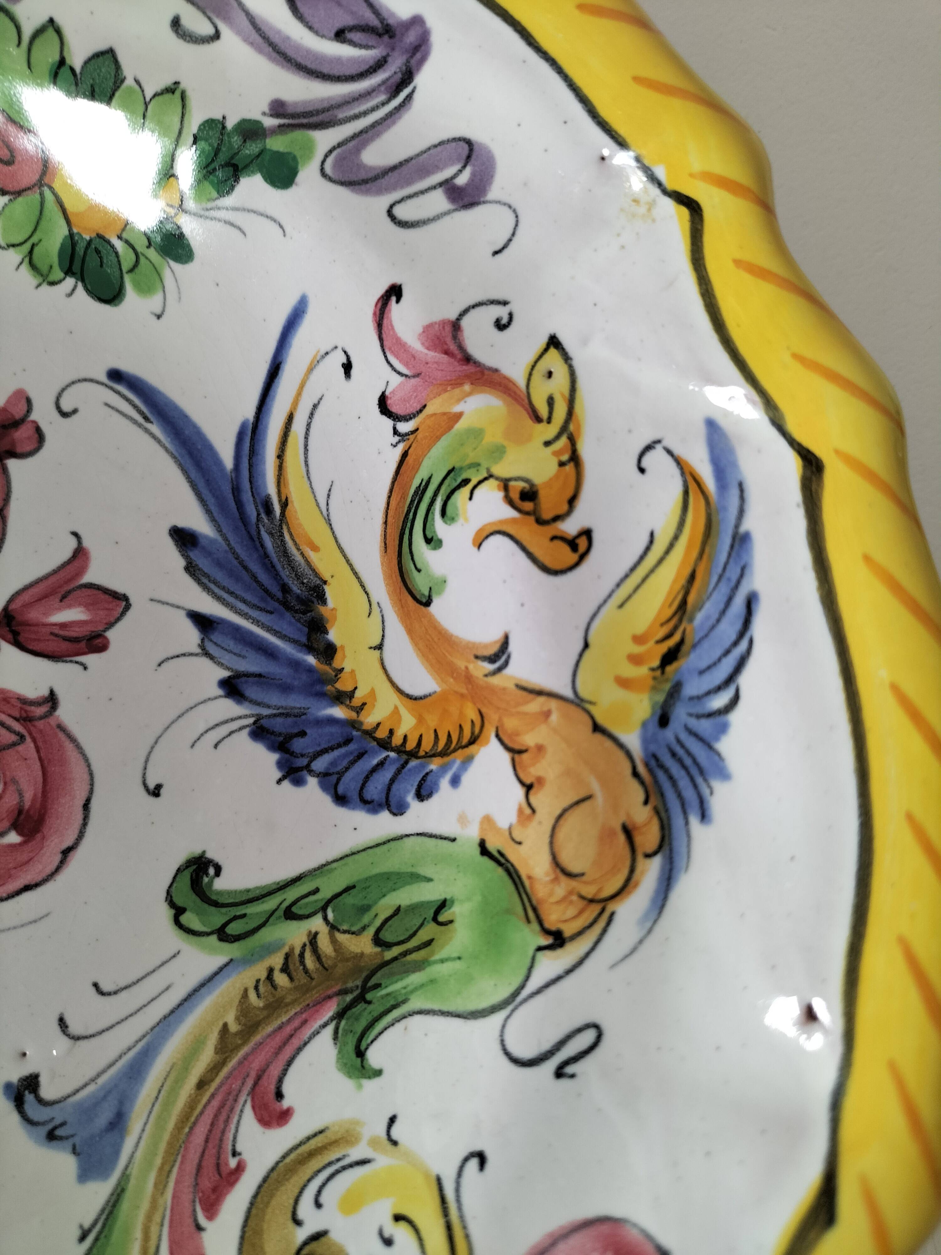Assiette murale en majolique italienne – décor Renaissance peint à la main