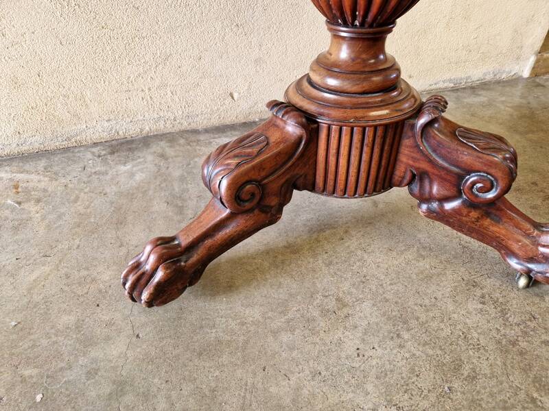 Table, guéridon en acajou et placage d'acajou - Époque Restauration (vers 1820-1830)