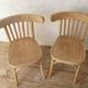 Paire de chaises bistrot en bois brut