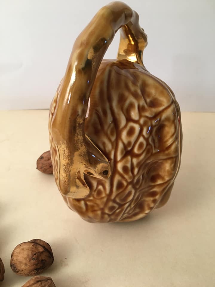 Nut-shaped liquor carafe from the 50s. Bubble with gilding. Cork stopper