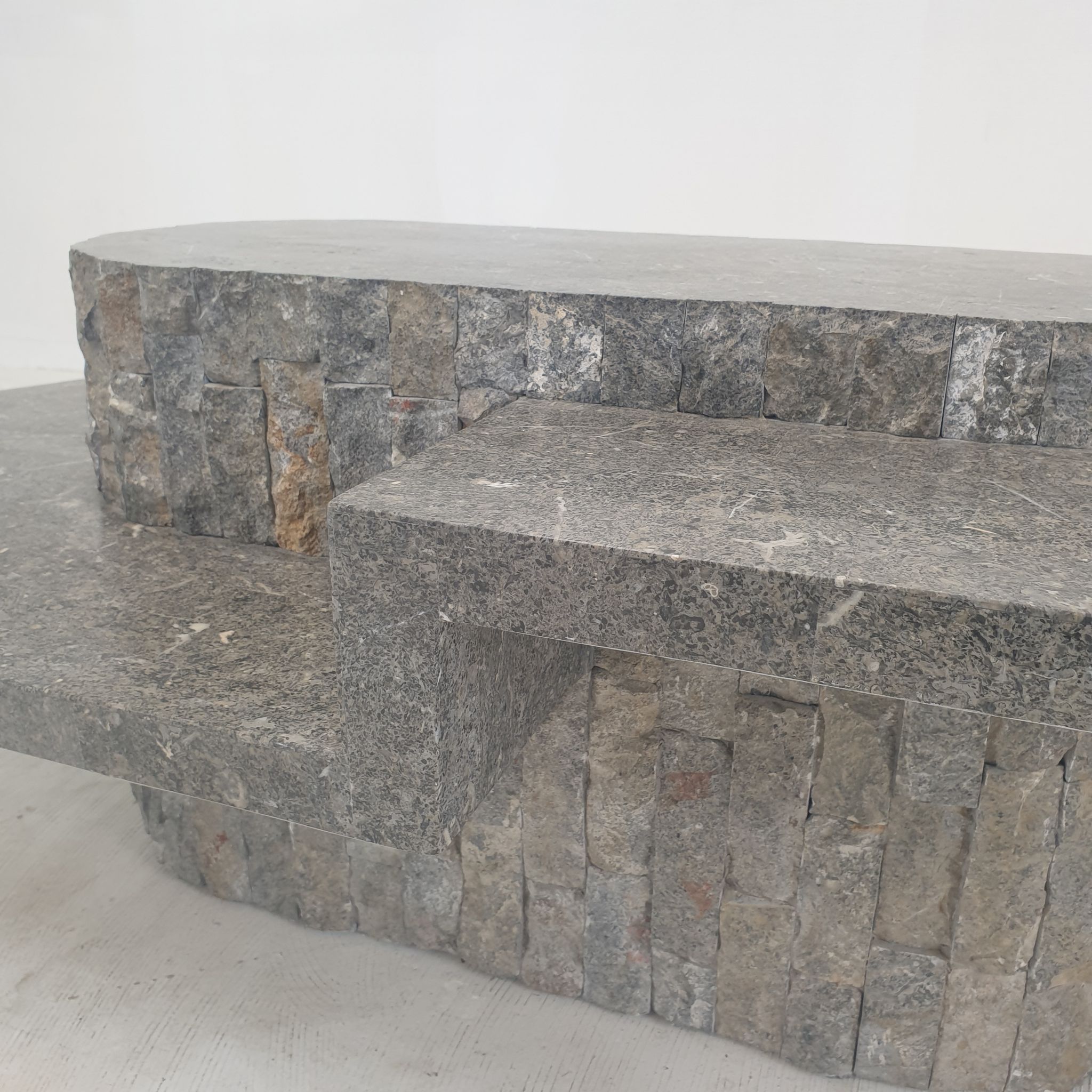 Table basse en pierre fossile, Magnussen Ponte, années 1980