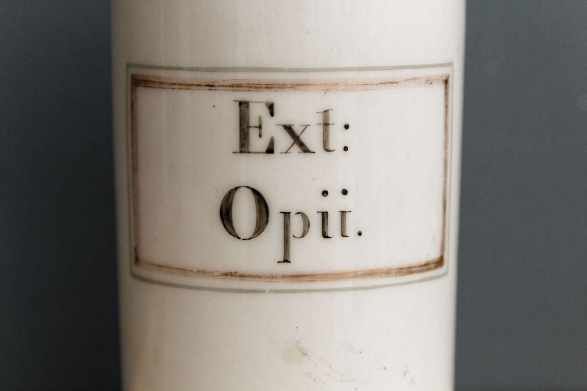 Paris porcelain pharmacy pot