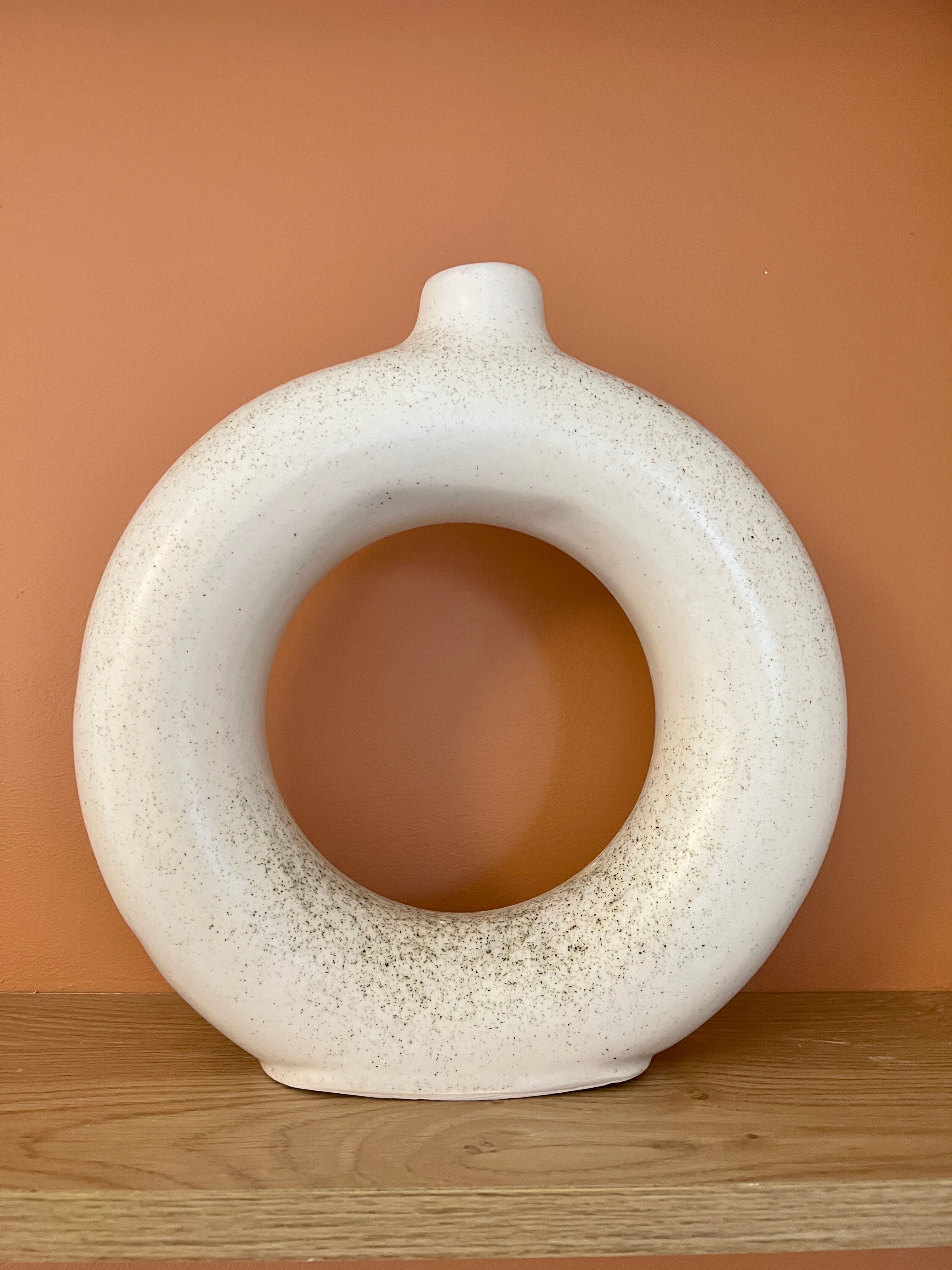 Round vase