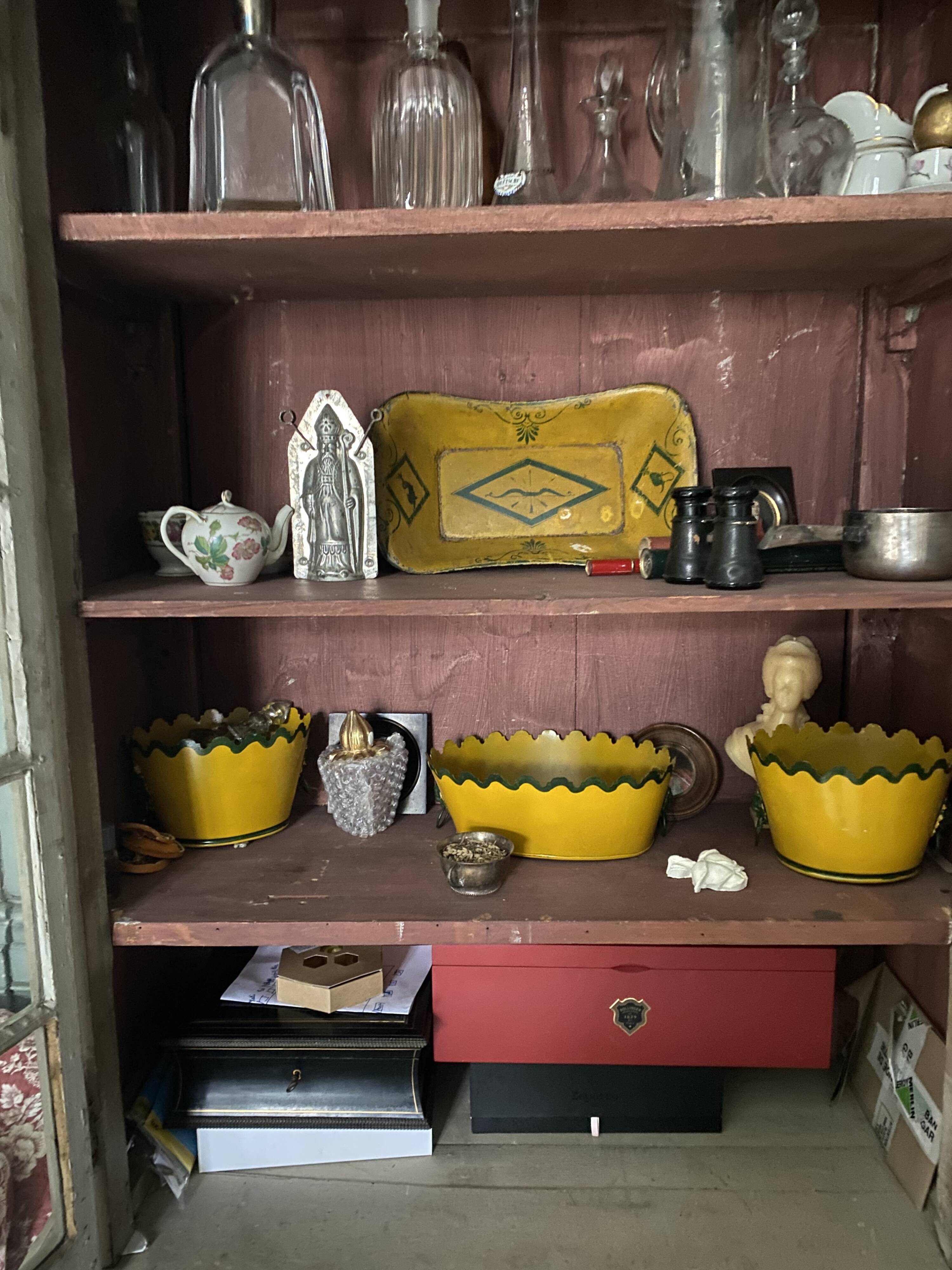Small shabby two-body buffet
