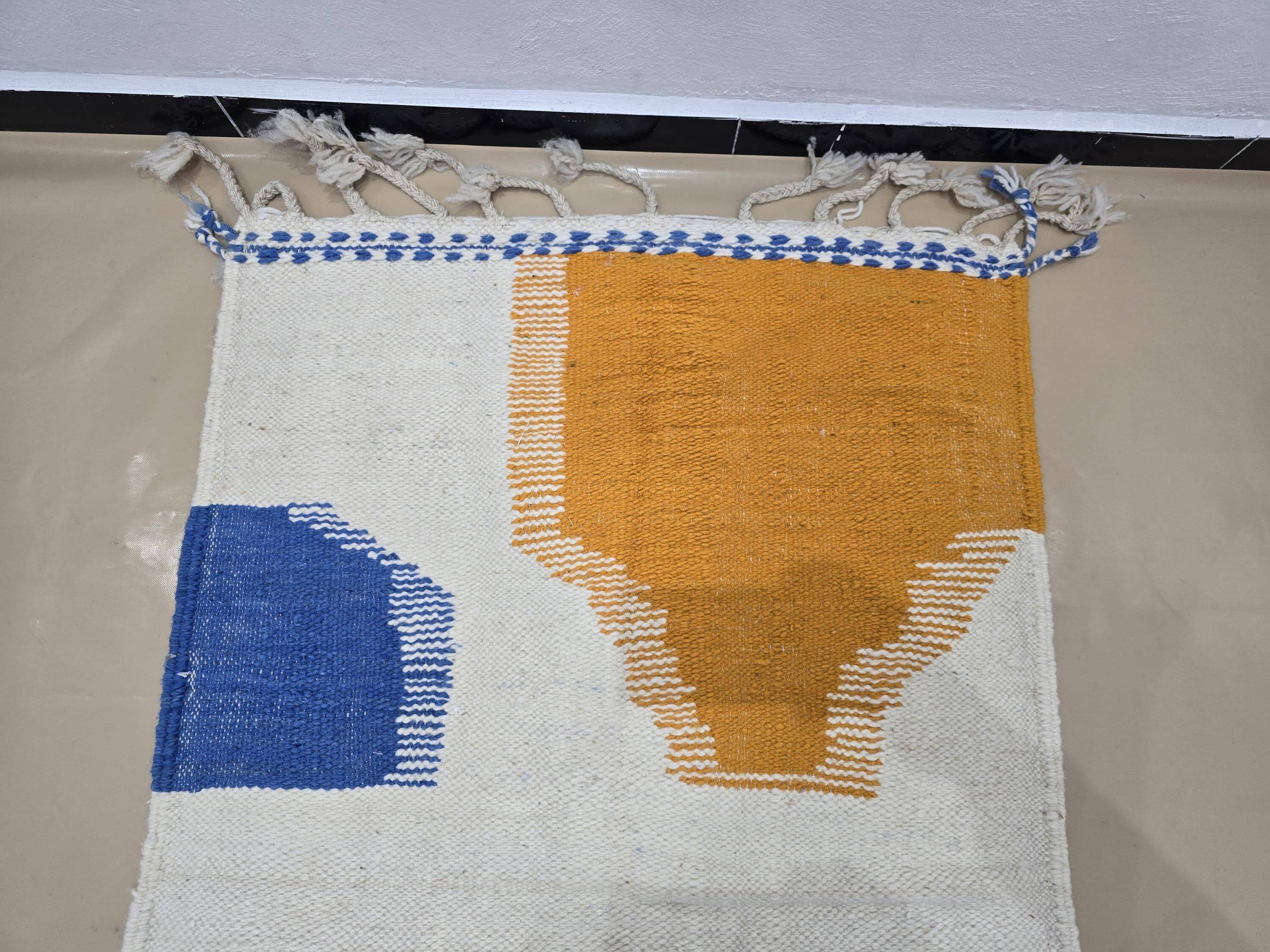 Moroccan rug 100% wool, handmade, 250x150 cm, superior quality.