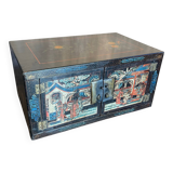 Ancient chinese chest with 2 doors