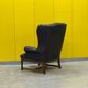 Chaise à dossier à oreilles de style Chesterfield en cuir capitonné vintage (le prix est pour une chaise)