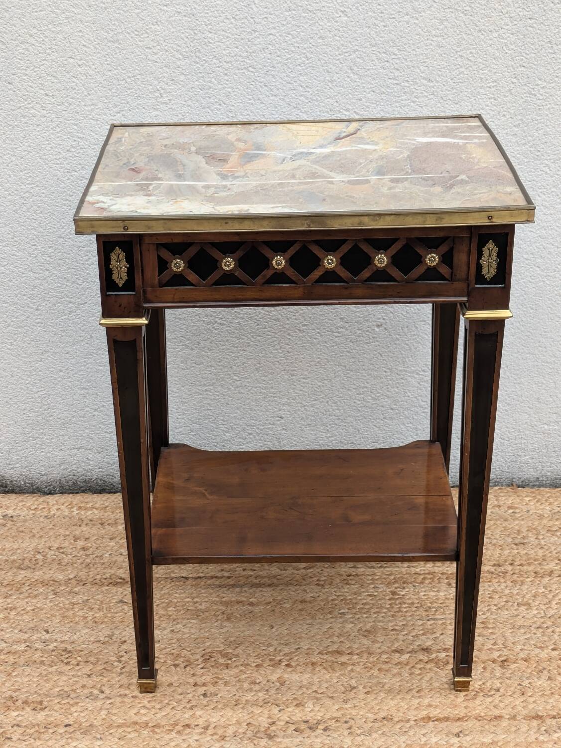 Table d'appoint style Louis XVI, marbre, début XXème, estampillée