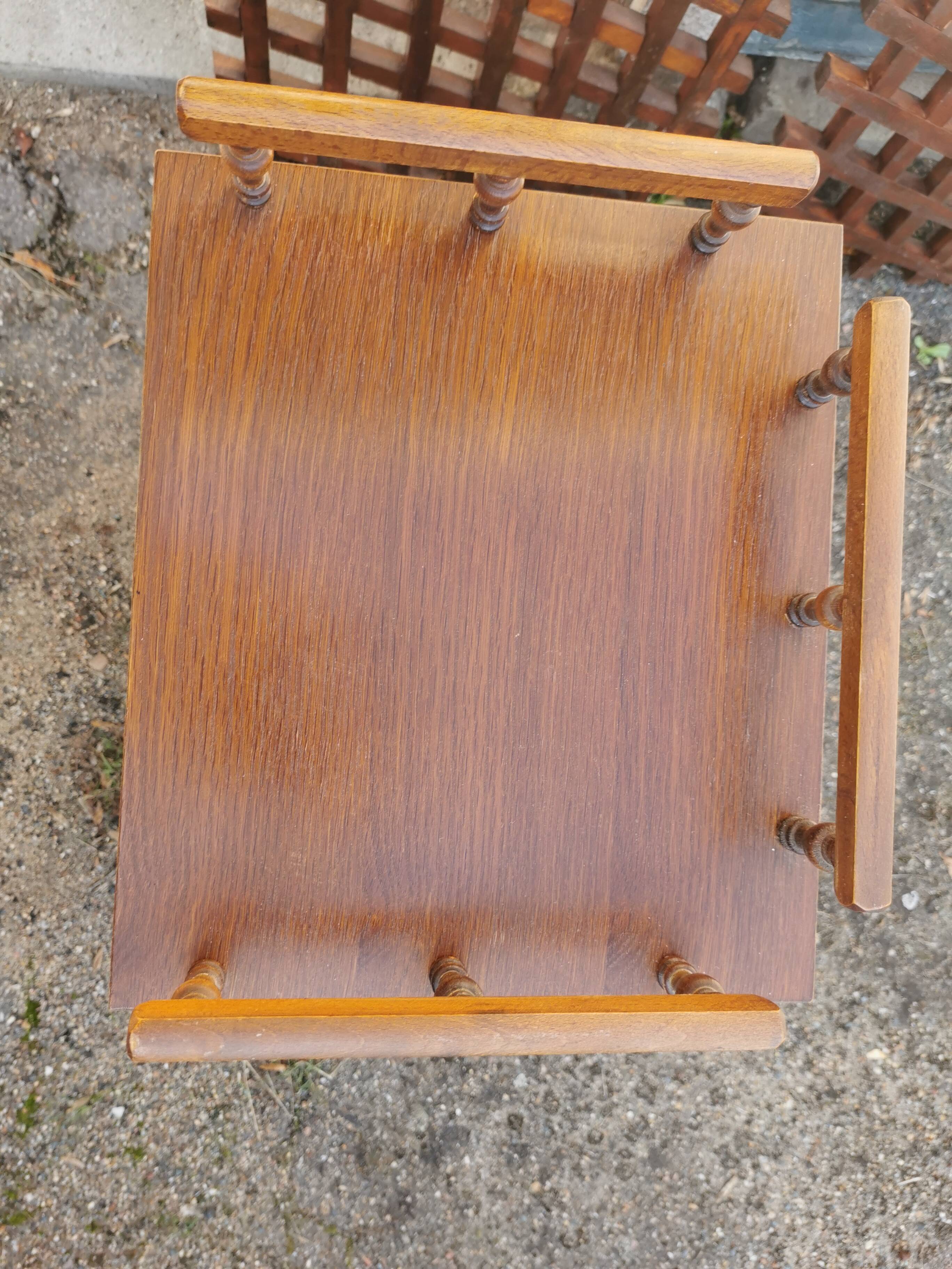 Small balustrade table. Side table. Wood.