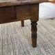 Table basse en bois et pieds tournés