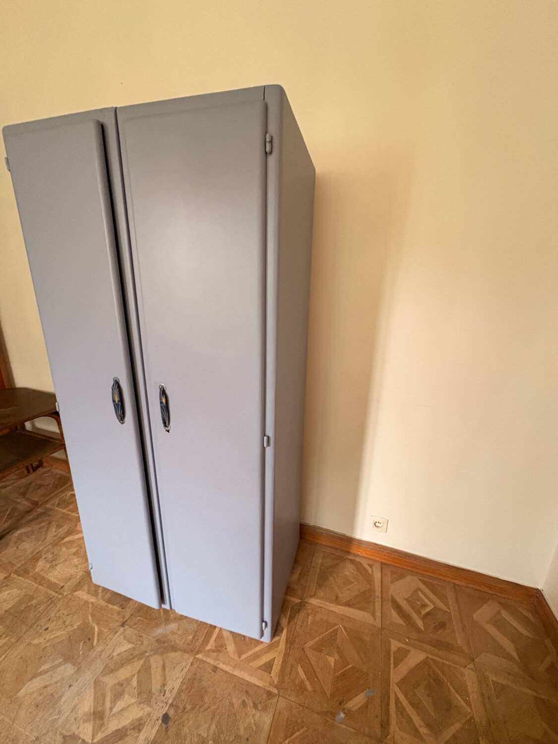Mado wardrobe