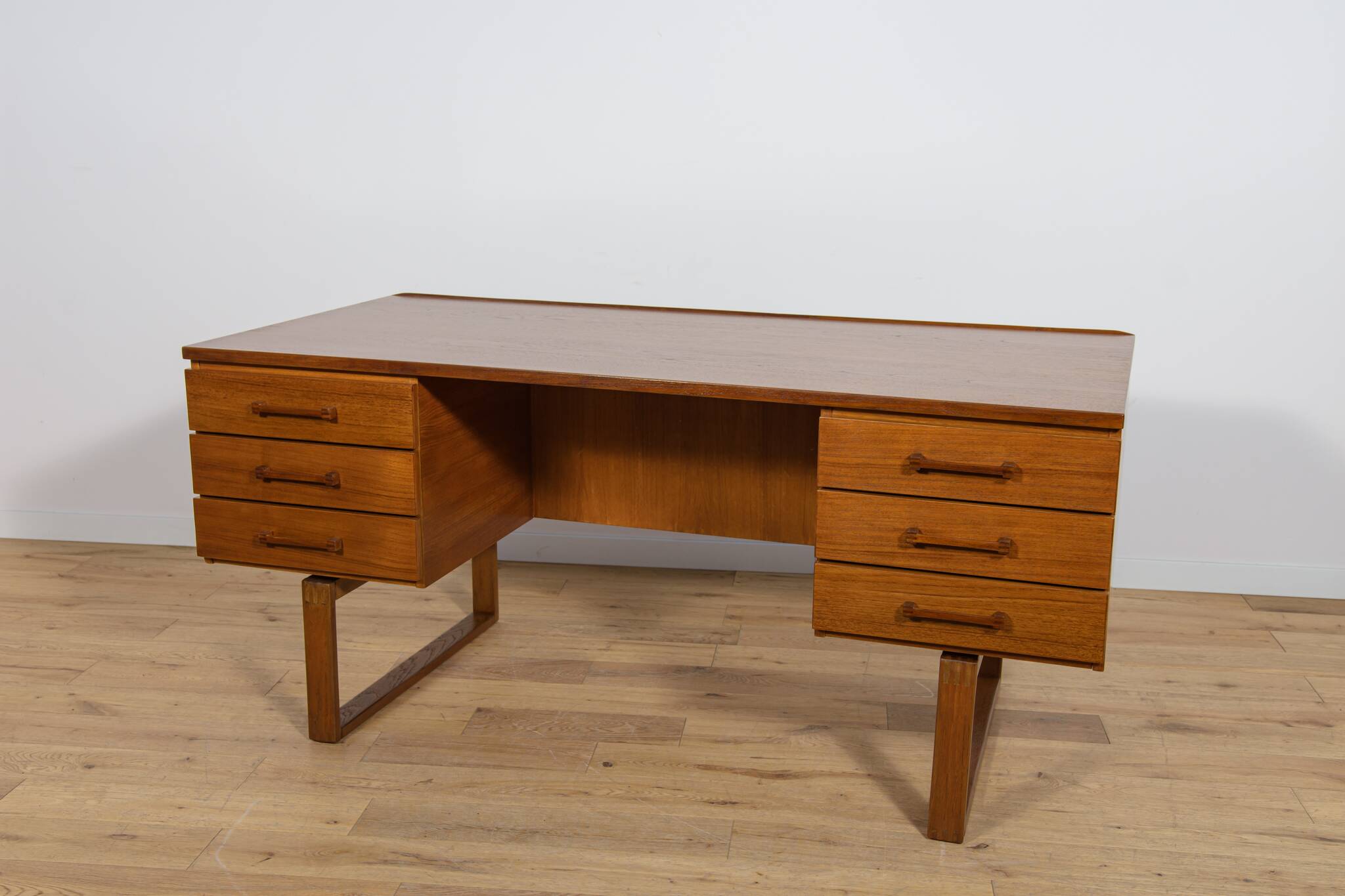 Mid-Century Teak Freestanding Desk by Torben Valeur & Henning Jensen for Dy