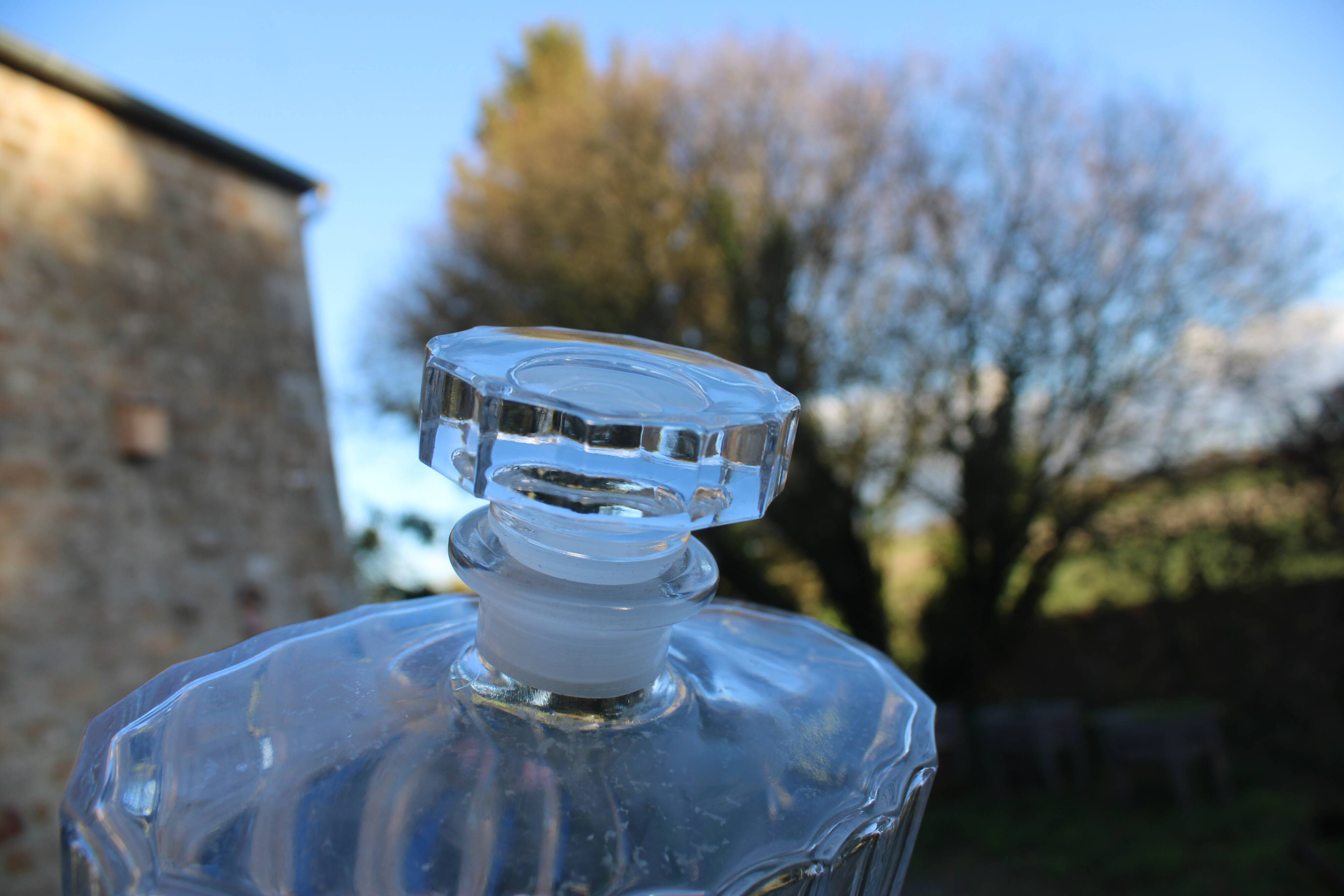 Carafe/Decanter in ribbed glass – Vintage oval shape – Faceted stopper