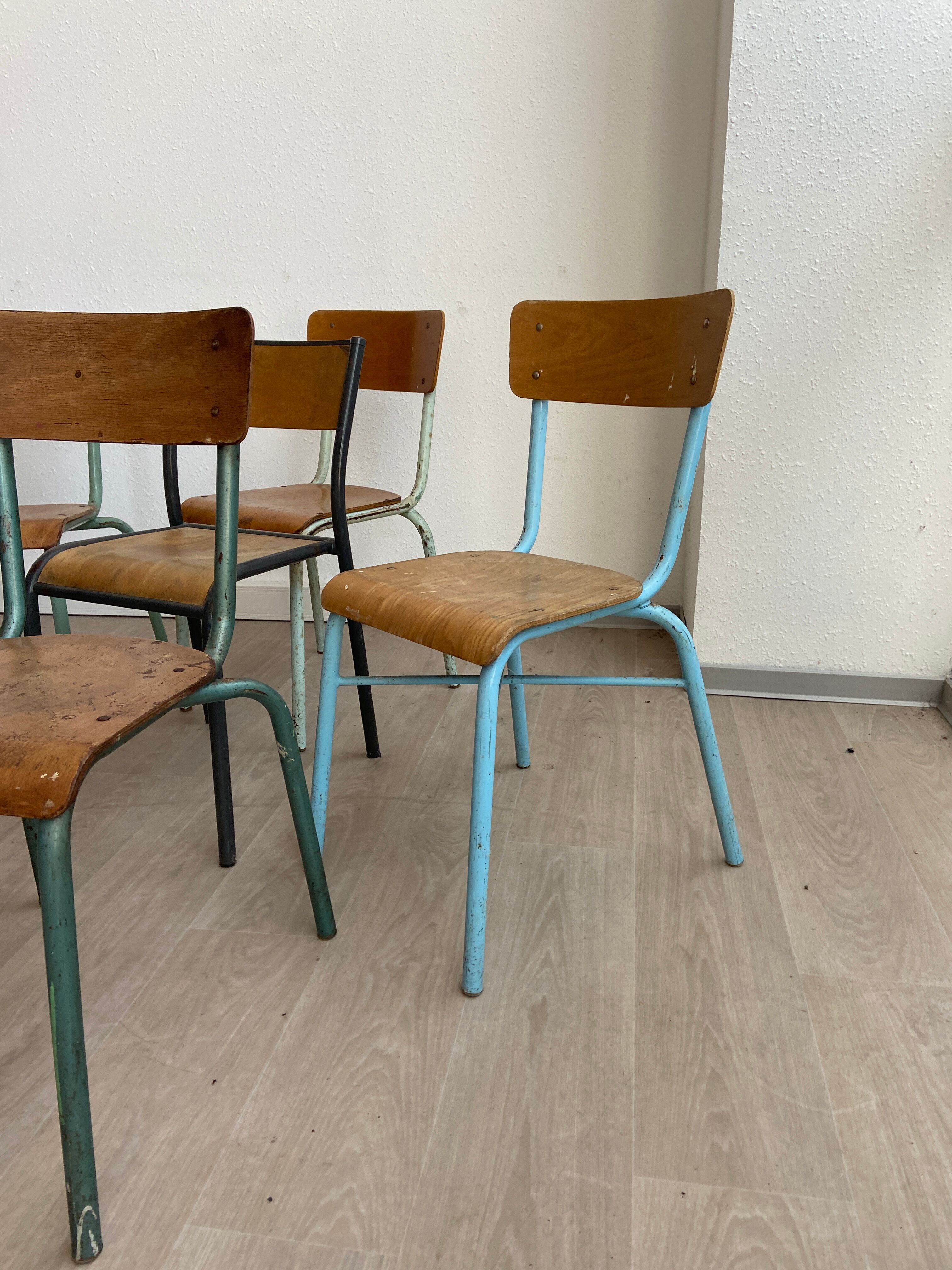 Set of 10 industrial chairs