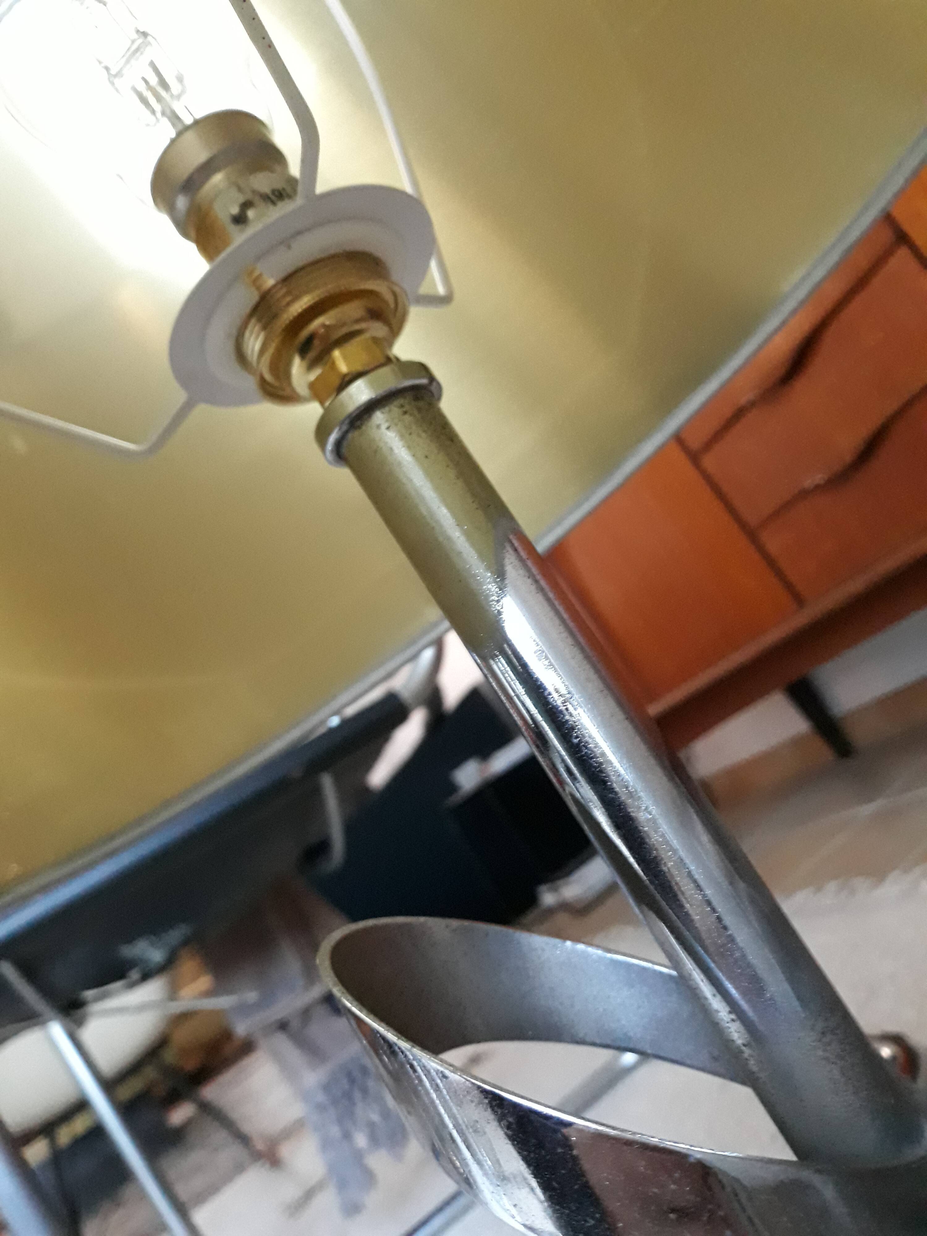 Light 70s brushed aluminium