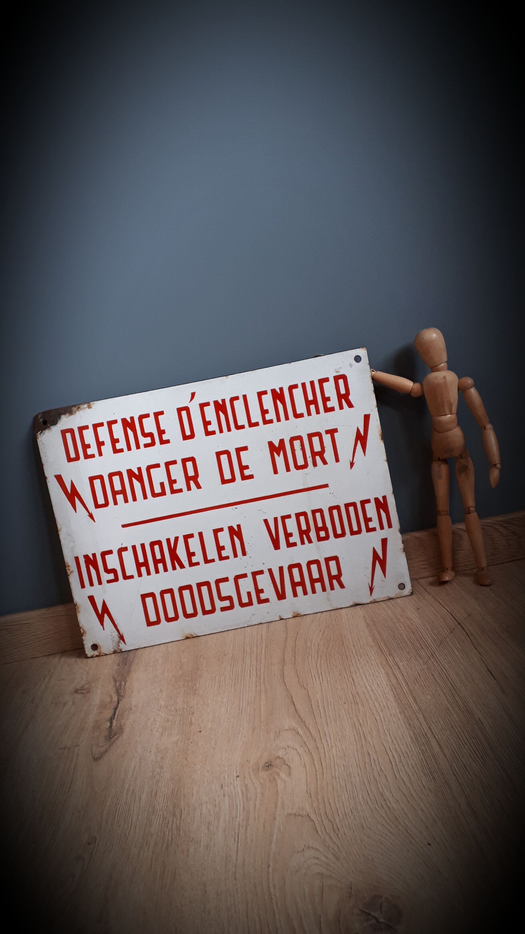 Authentic enameled plate defence start