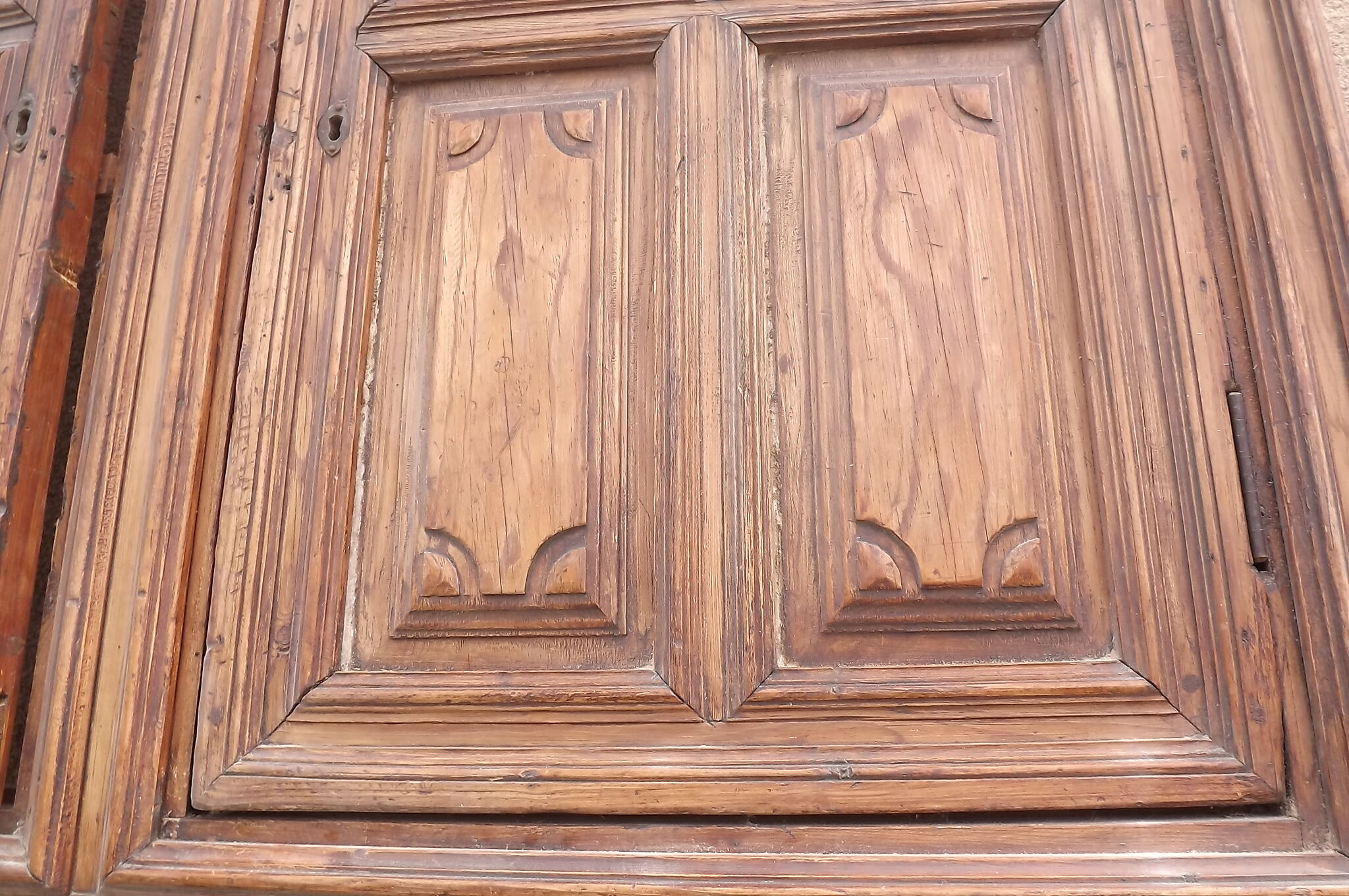 Front of Cabinet 19 th 4 doors