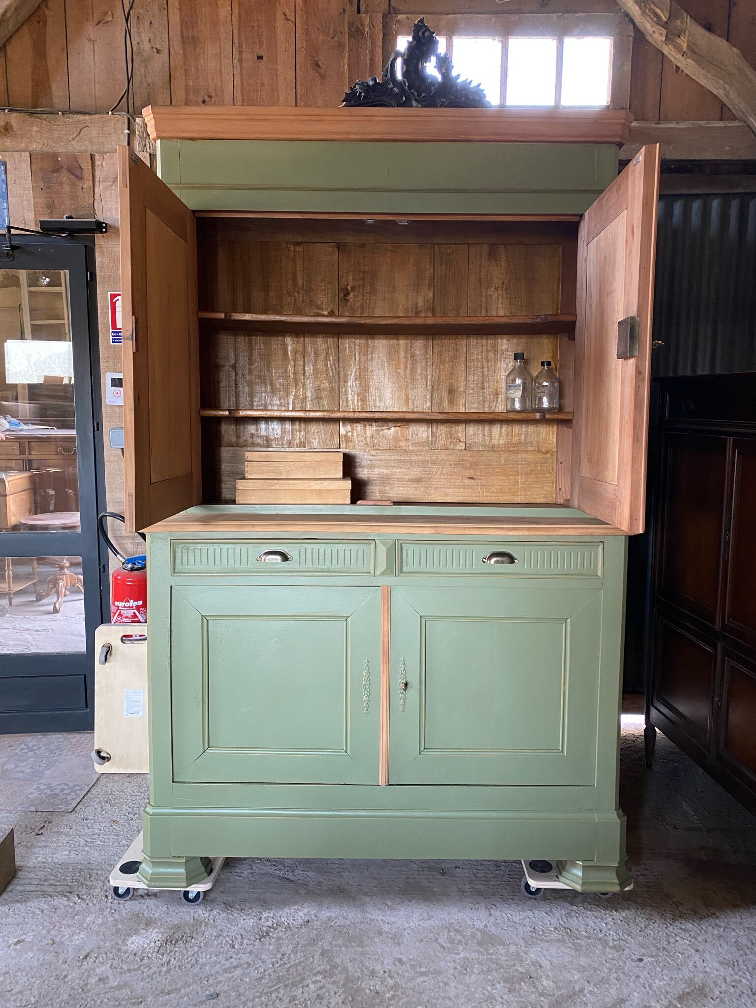 Buffet 2 body restyled in kaki