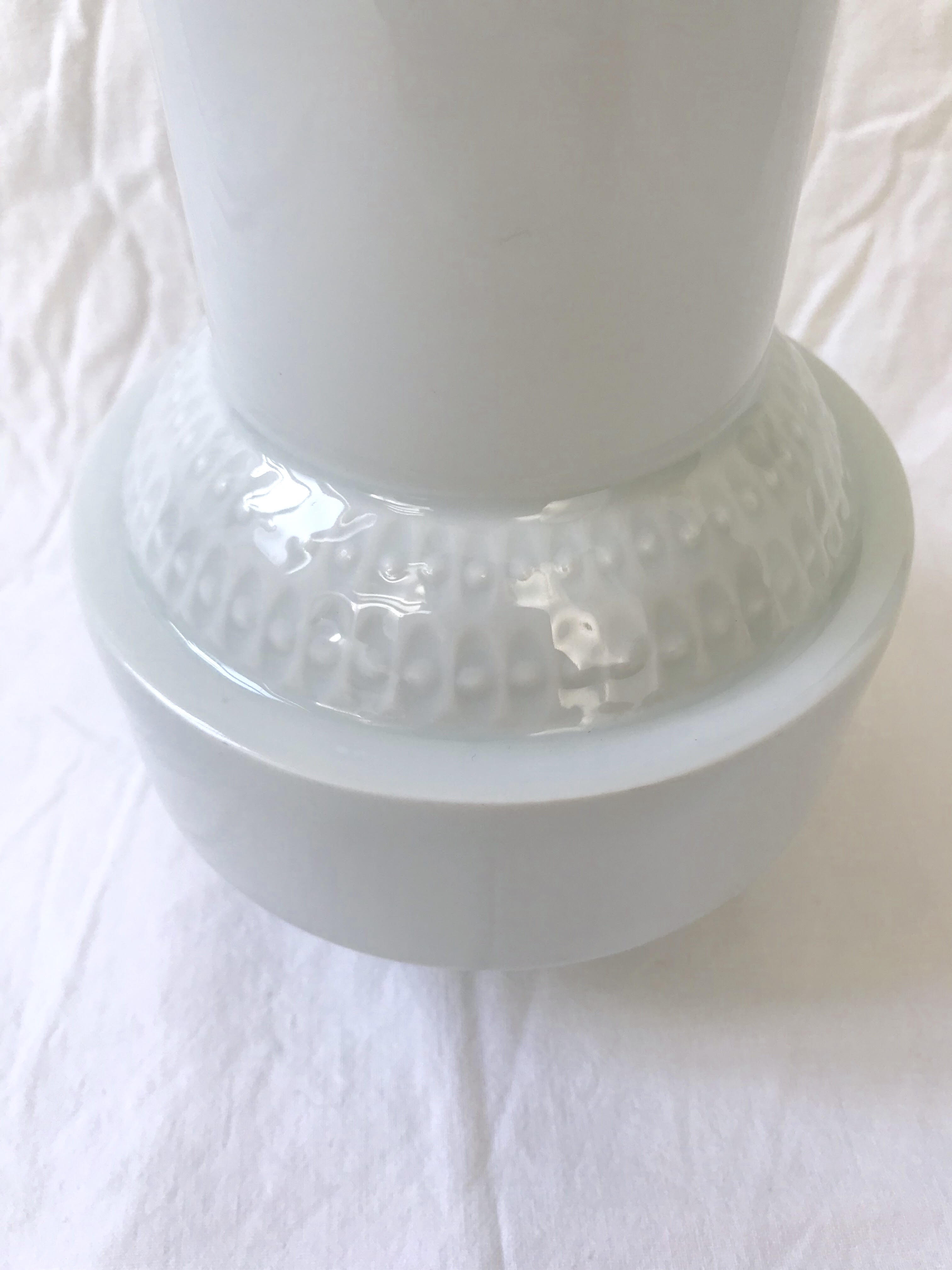 Vase en porcelaine signé B&C Bernardaud Limoges