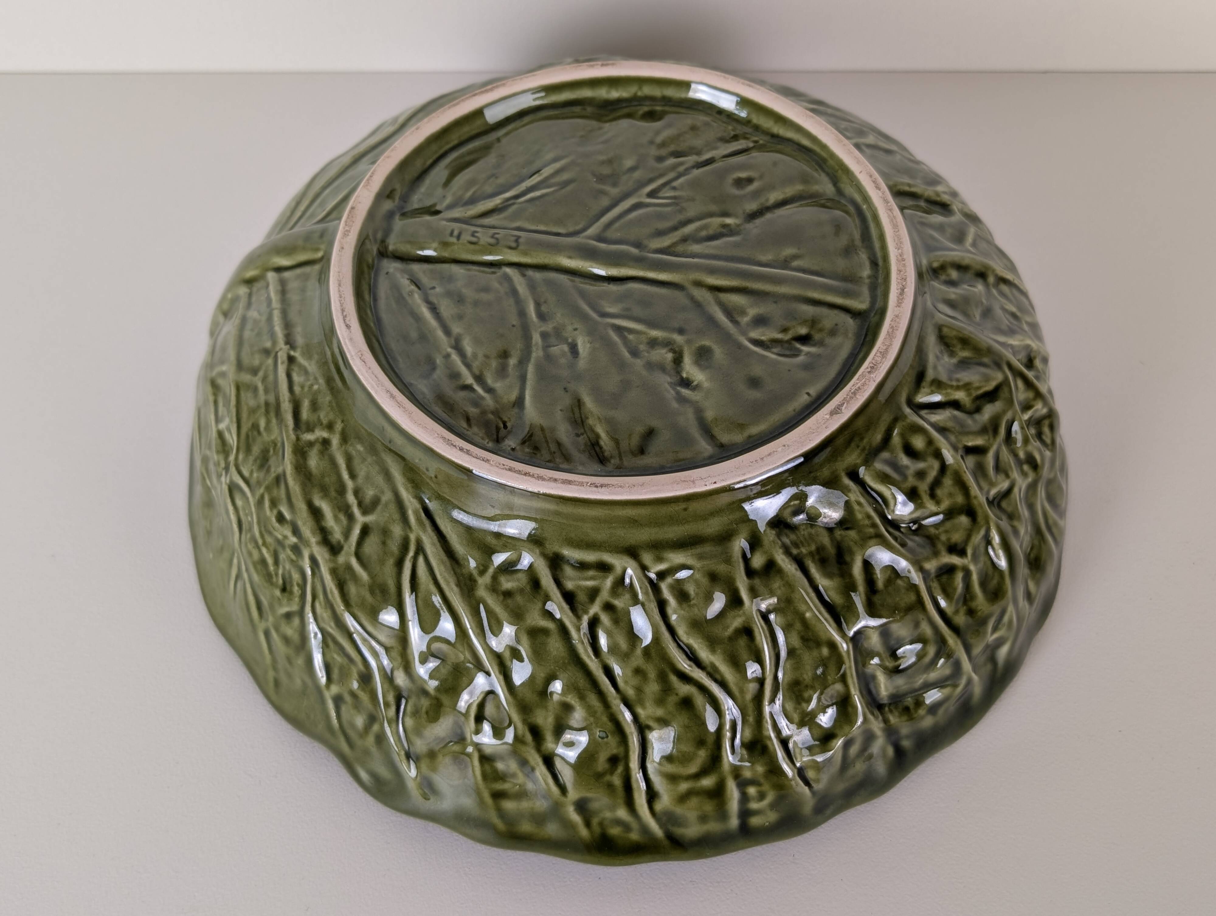 Cabbage leaf salad bowl