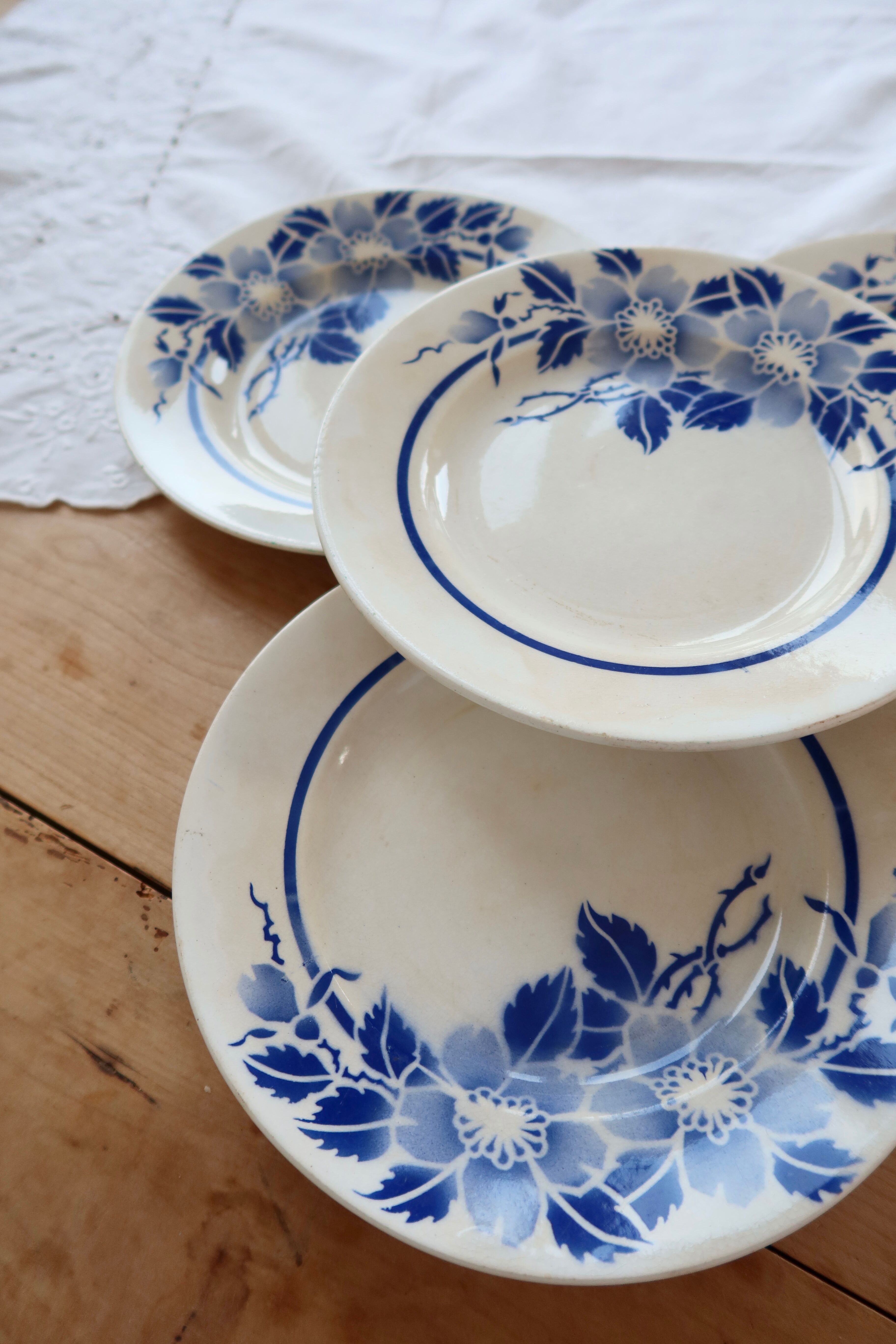 4 assiettes plates vintage terre de fer Églantine - Moulin des Loups
