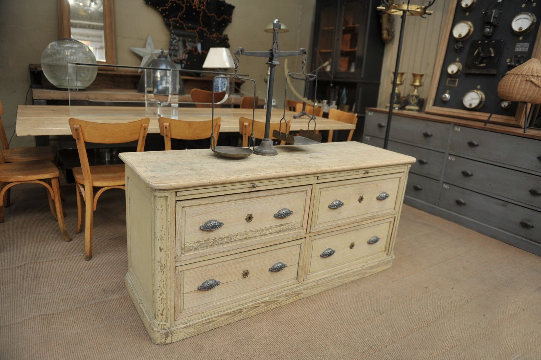 Commodity to 4 antique industrial drawers in 1900s oak