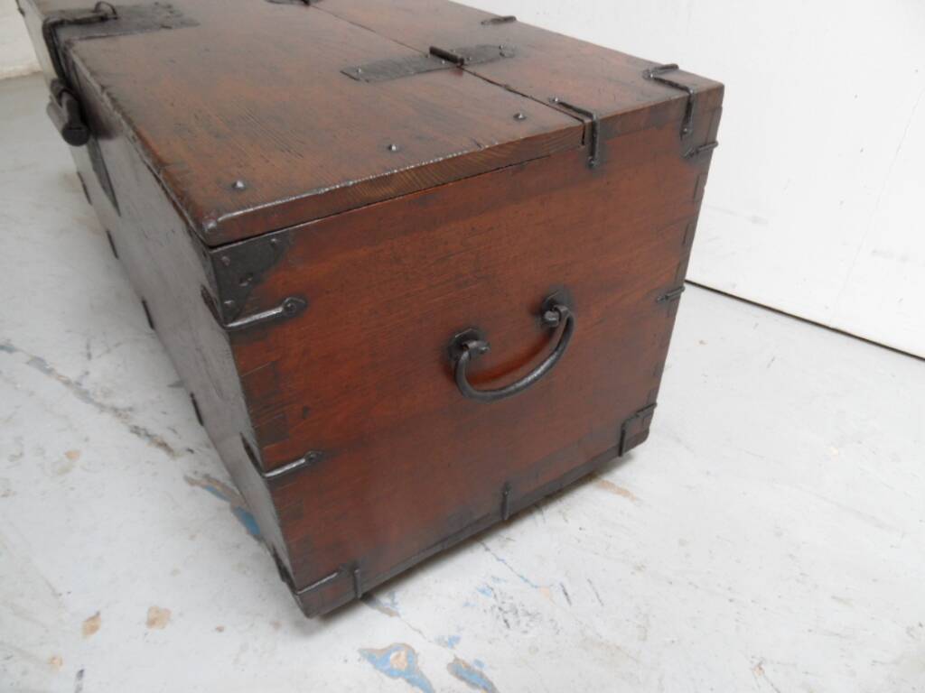 Coffre de voyage ancien