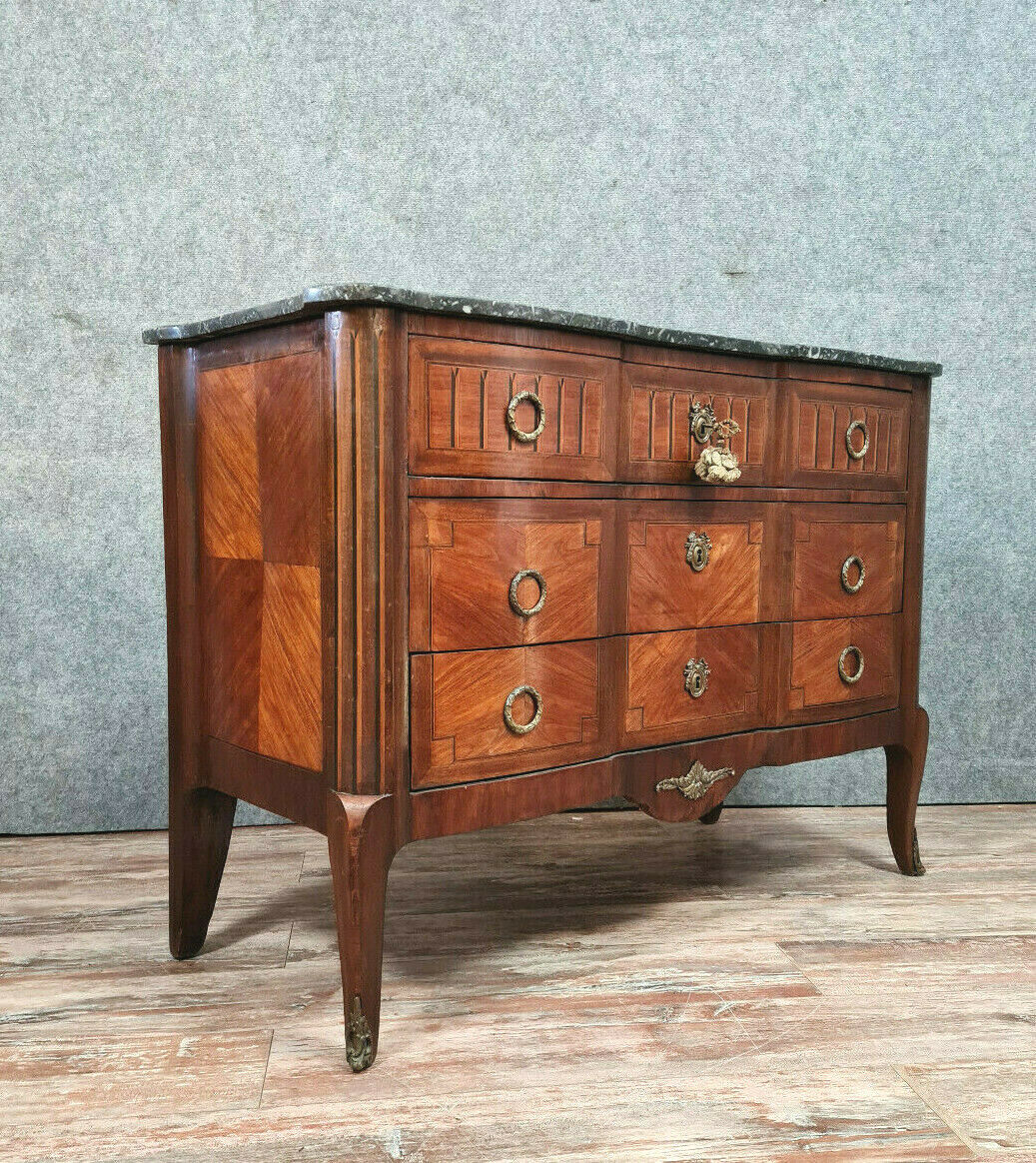 Dresser period Transition to double jump in noble wood marquetry around 1750
