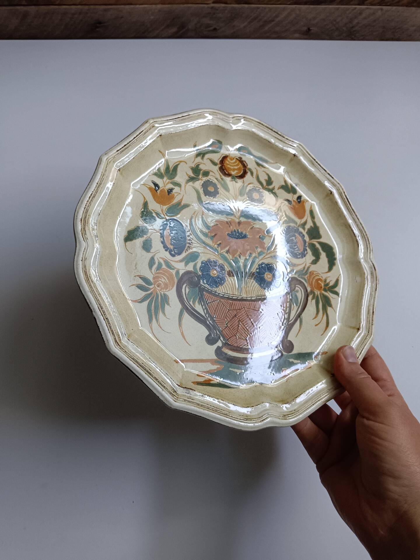 Decorative plate signed Clerissy Salins